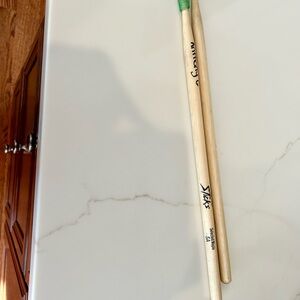 On stage sticks Drumsticks with Green Tips
